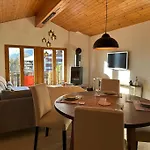 Apartment De Charme En Attique Dans Un Petit
