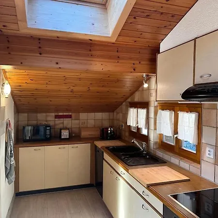 De Charme En Attique Dans Un Petit Daire *